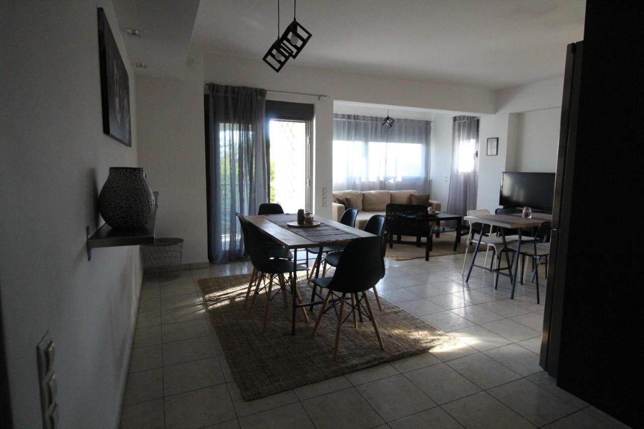 Lovely 2-Bedroom Apartment Atina Dış mekan fotoğraf