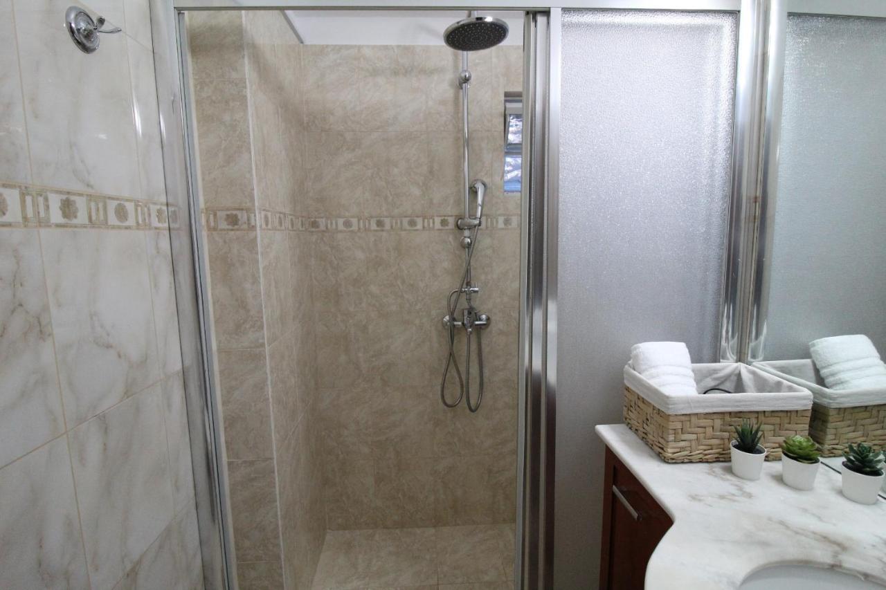 Lovely 2-Bedroom Apartment Atina Dış mekan fotoğraf