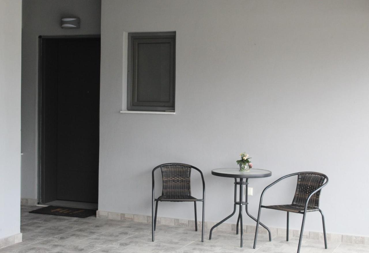 Lovely 2-Bedroom Apartment Atina Dış mekan fotoğraf