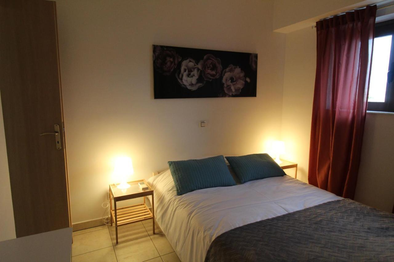 Lovely 2-Bedroom Apartment Atina Dış mekan fotoğraf