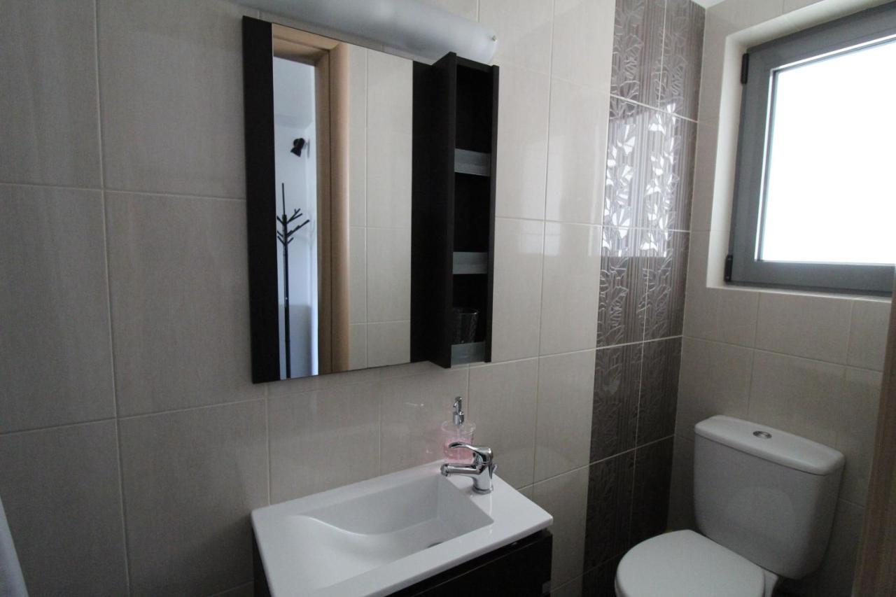 Lovely 2-Bedroom Apartment Atina Dış mekan fotoğraf